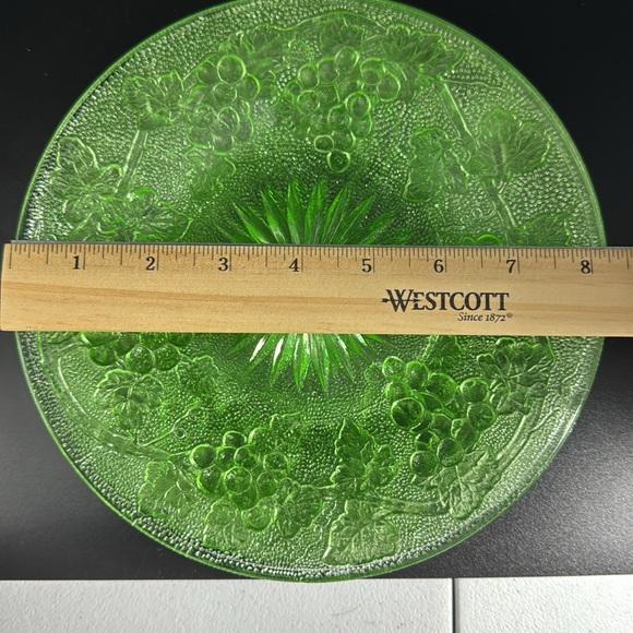 Vintage Green Glass Grapevine Plate - Picture 4 of 4